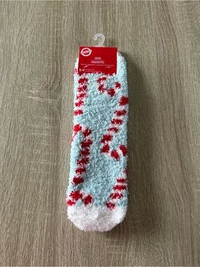 NWT … GREENBRIER INTERNATIONAL “Christmas House” Cozy Socks